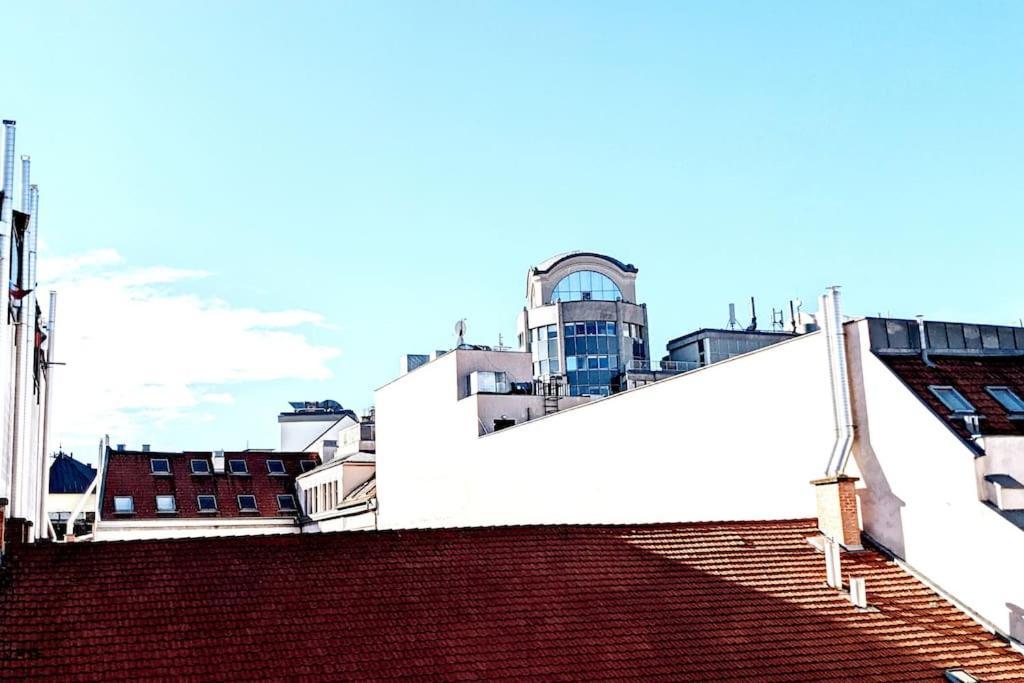 Skytop Modern Condo In Heart Of Downtown Βουδαπέστη Εξωτερικό φωτογραφία